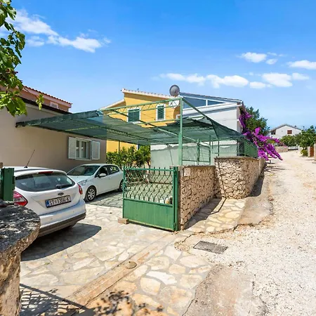 Cozy In Kanica With Wifi Tatil Evi