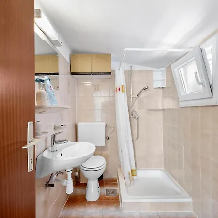 度假居 Cozy In Kanica With Wifi 希贝尼克