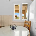Casa de Férias Cozy In Kanica With Wifi Šibenik