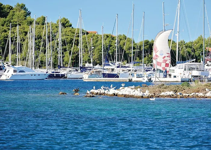 Vakantiehuis Cozy In Kanica With Wifi Šibenik